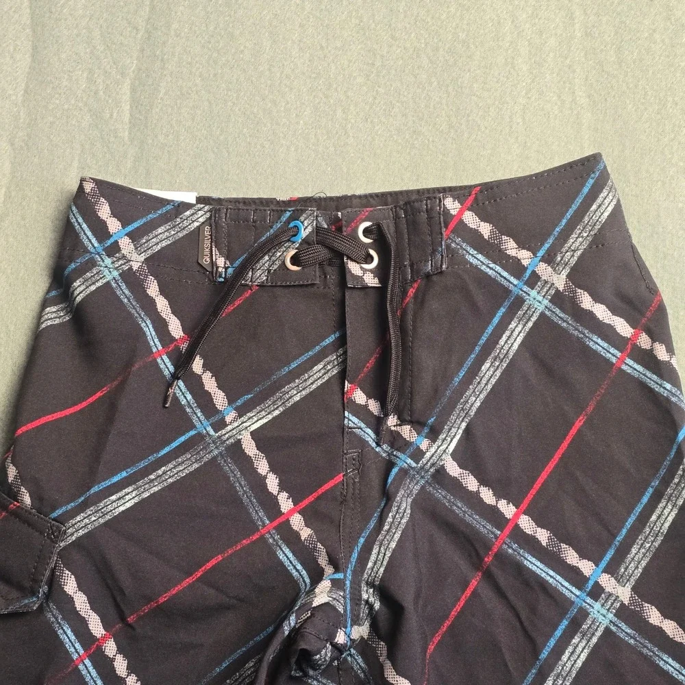 Quiksilver Boys Plaid Board Shorts Black Blue Red Swim Trunks‎ Size 6 2540565059